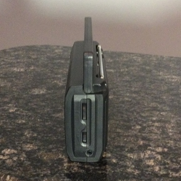 Sony Portable FM/AM Radio - Picture 4 of 7